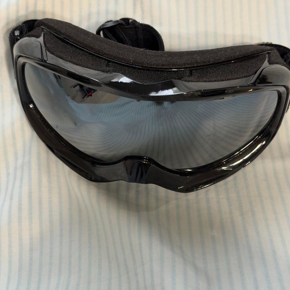 Black ski goggles with gray reflective lens #skiing #winter